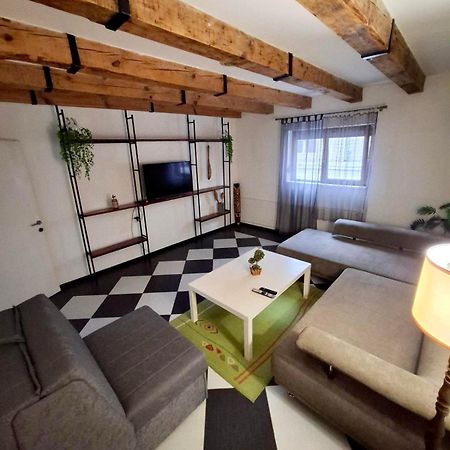 Downtown Apartment Nis Bagian luar foto