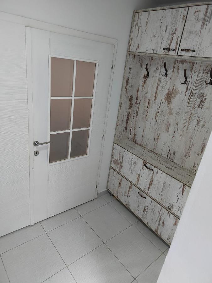Downtown Apartment Nis Bagian luar foto