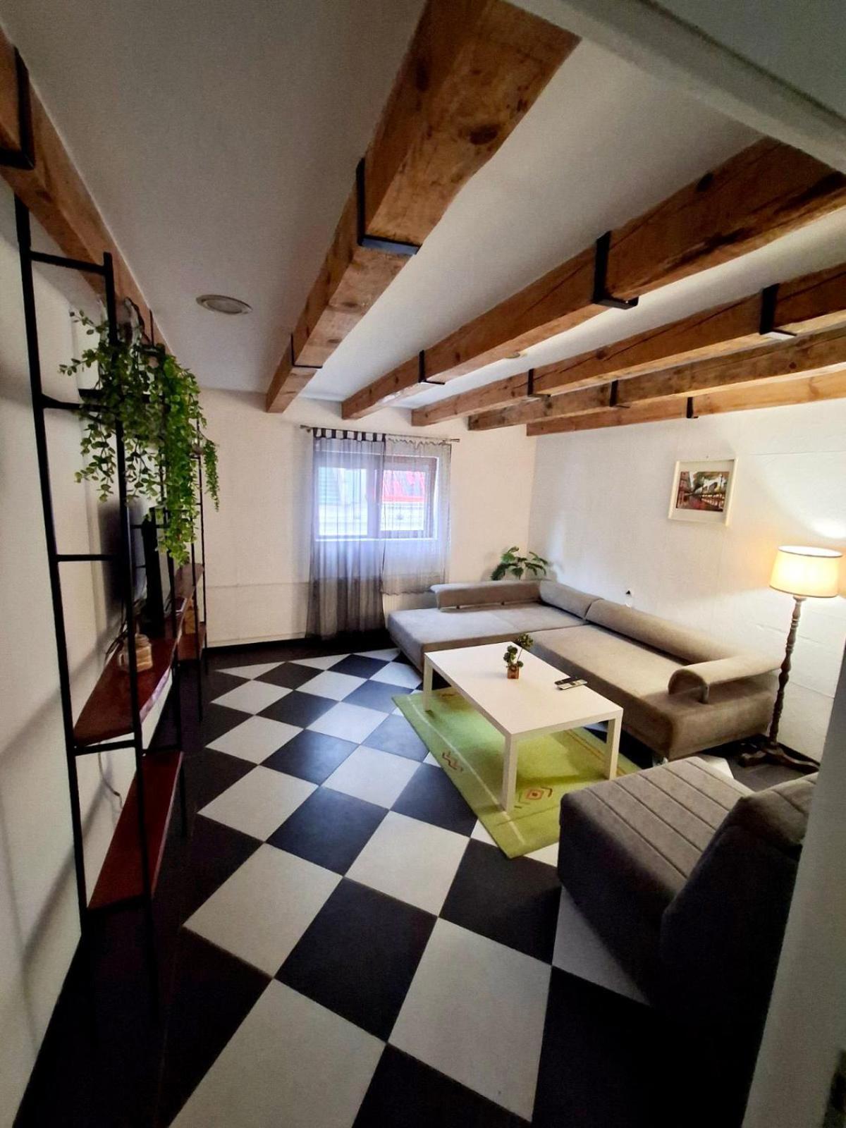 Downtown Apartment Nis Bagian luar foto